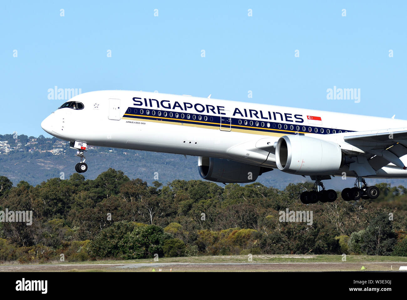 Airbus A350900 9VSHG of Singapore Airlines on approach to Perth Airport, Western Australia