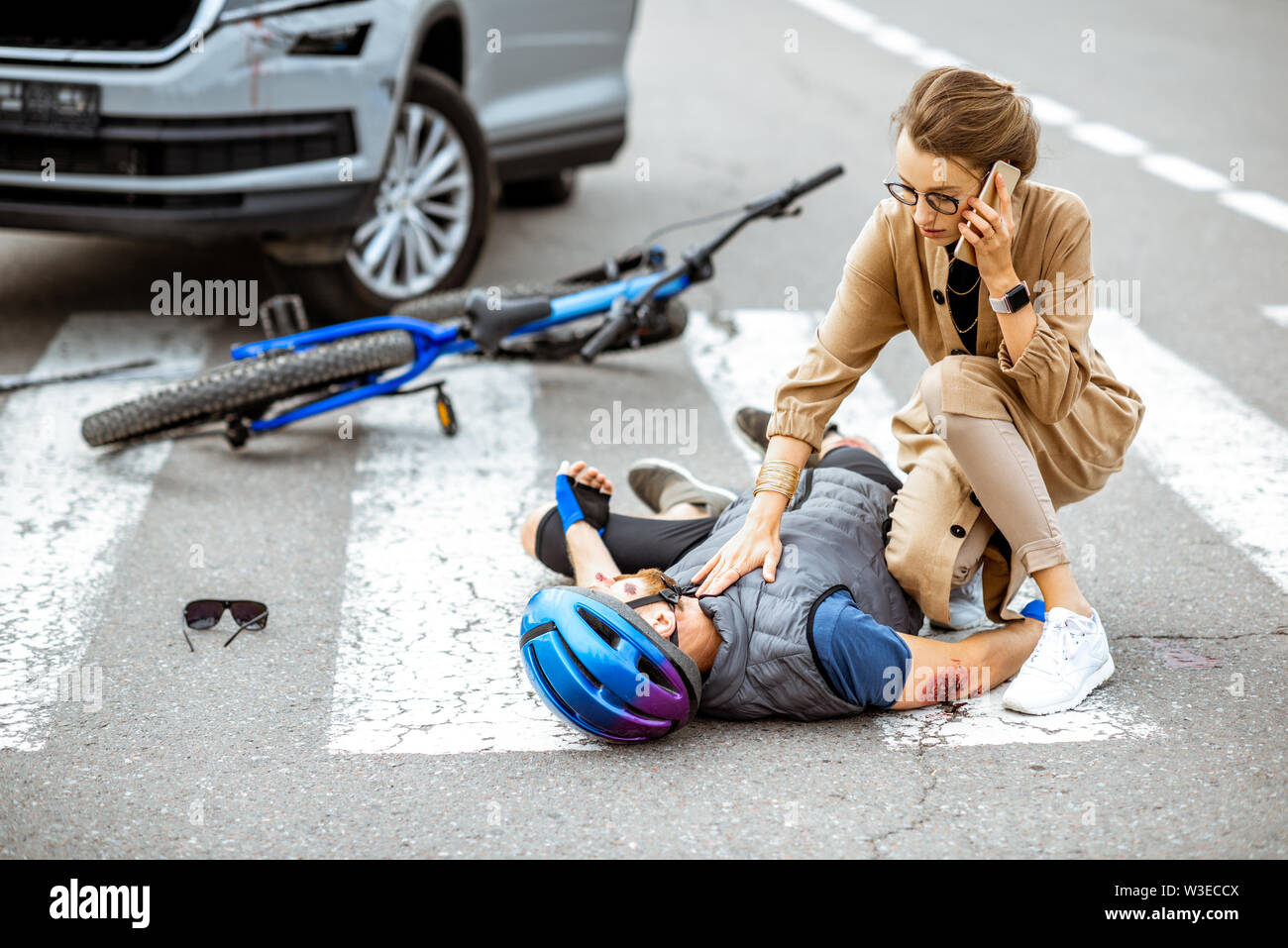 Cyclist crash helmet hires stock photography and images Alamy