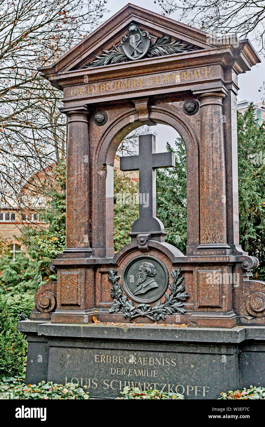 Grab auf dem Dorotheenstädtischen Friedhof in Berlin; grave at a cemetery in Berlin Stock Photo