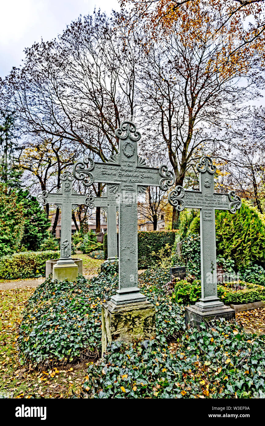 Grabkreuze auf dem Dorotheenstädtischen Friedhof in Berlin; grave crosses at a cemetery in Berlin Stock Photo