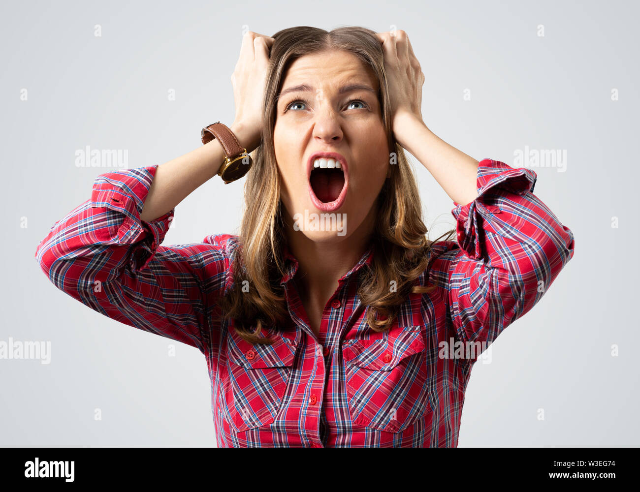 Stressful young woman screaming with panic Stock Photo - Alamy