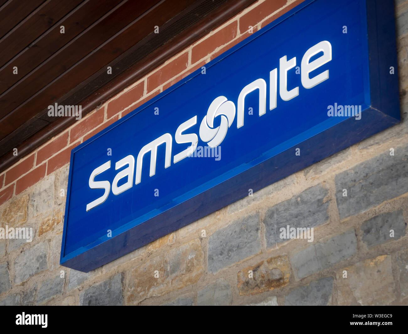 Samsonite sign hi-res stock photography and images - Alamy