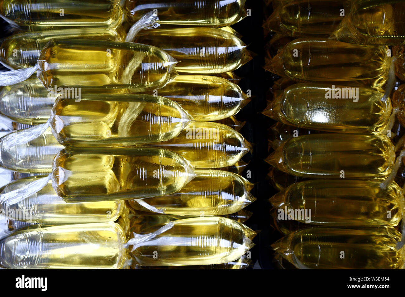 Download Vegetable Oil Store High Resolution Stock Photography And Images Alamy