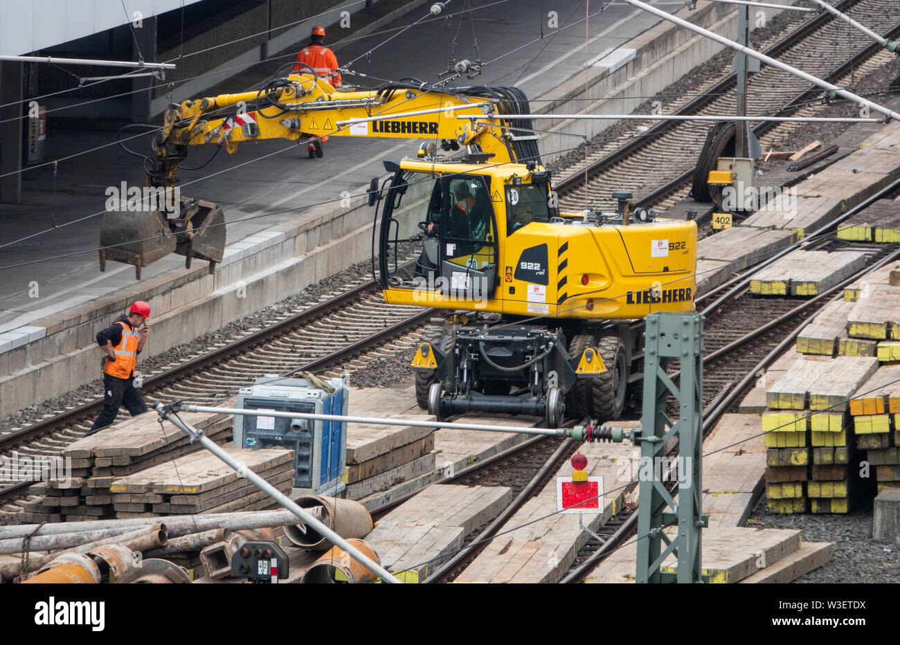 Hanover, Germany. 15th July, 2019. On the tracks 1-3 at the main station Hanover is built. Construction should be completed by 2033. Credit: Cindy Riechau/dpa/Alamy Live News Stock Photo