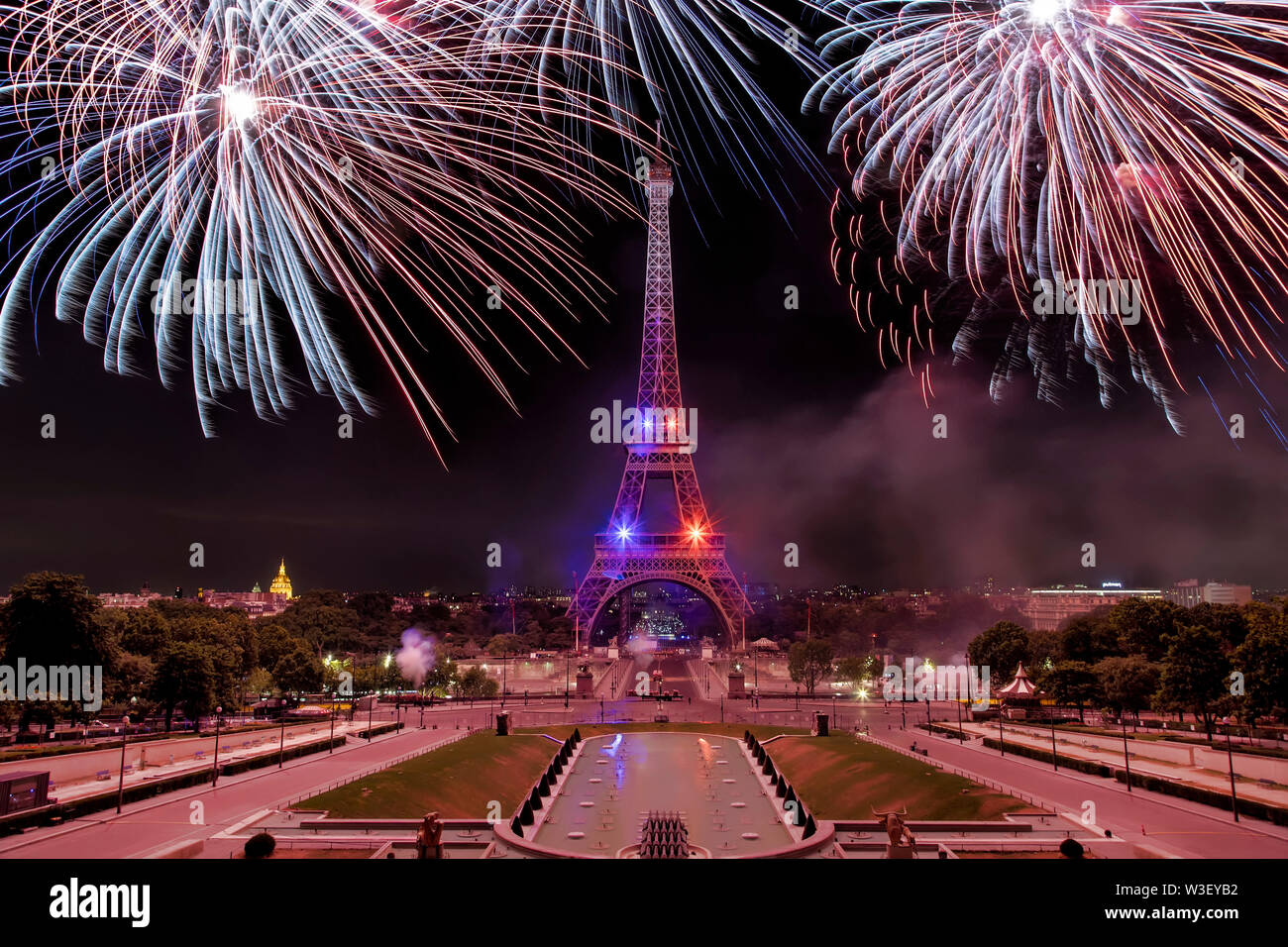 Paris, France. 14th July, 2019. Night scene of fireworks at Eiffel Tower in the French capital Paris, 14th July, 2019. Stock Photo