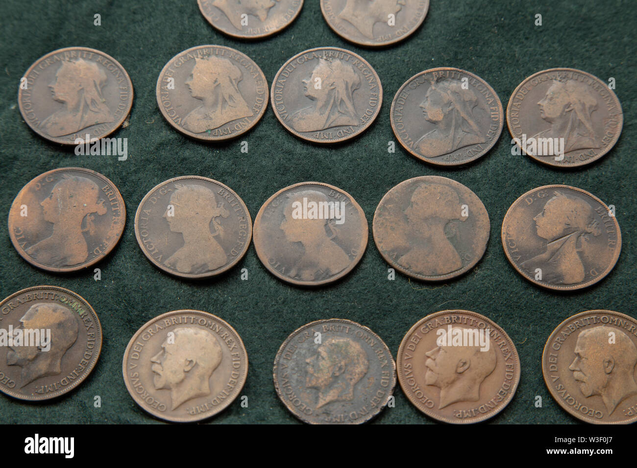 Row of old 1 pence pieces, pre-decimalisation UK Penny Queen Victoria Stock Photo
