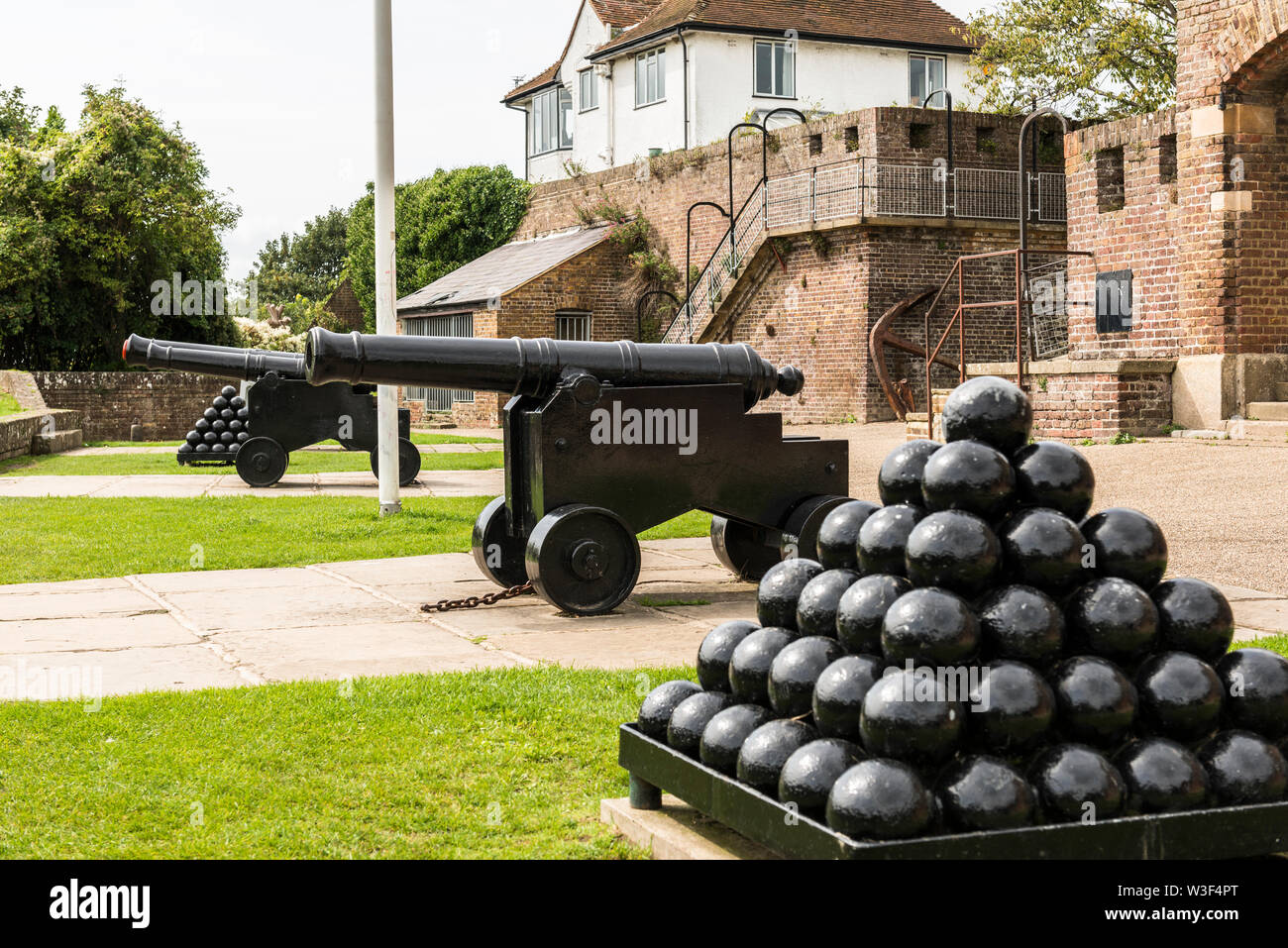 Cannon balls hires stock photography and images Alamy