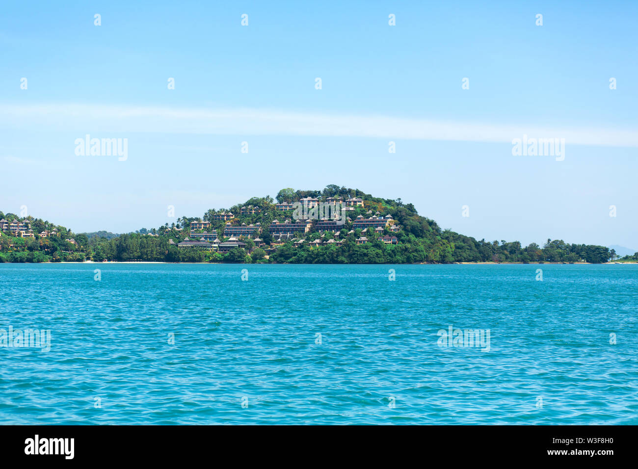 View of a green island in the blue ocean Stock Photo - Alamy