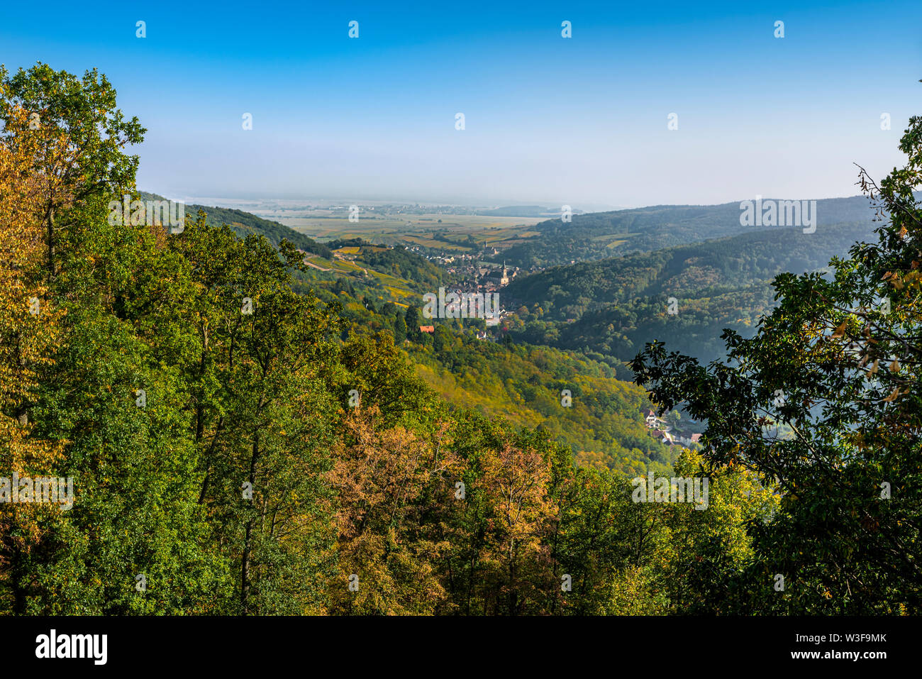 landscape panorama of the village Andlau, surrounded by foothillls of the Vosges mountains, Alsace, France, seen from above, view of castle Spesbourg Stock Photo