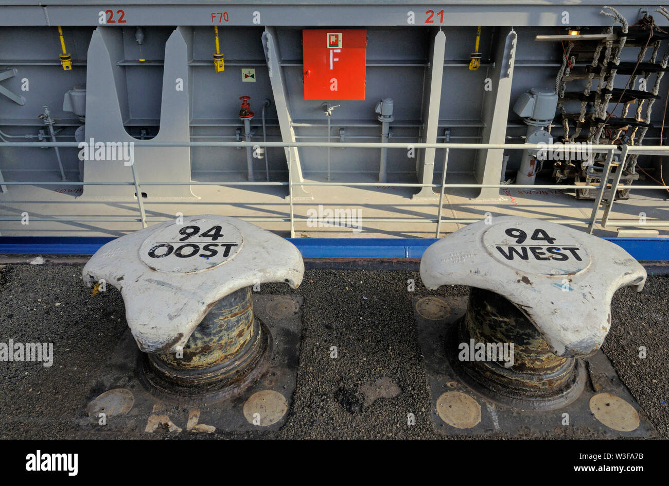 port of rotterdam, zuid holland / netherlands - june 03, 2008: quay, bollard and deck of a containership at ect amazonehaven maasvlakte Stock Photo