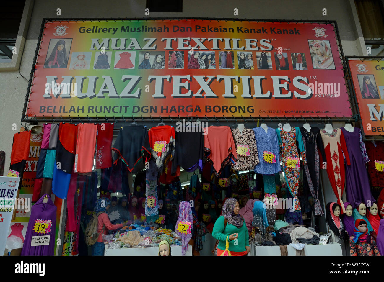 kuala lumpur, malaysia - december 25, 2014: an old town  shop selling traditional islamic women clothes Stock Photo