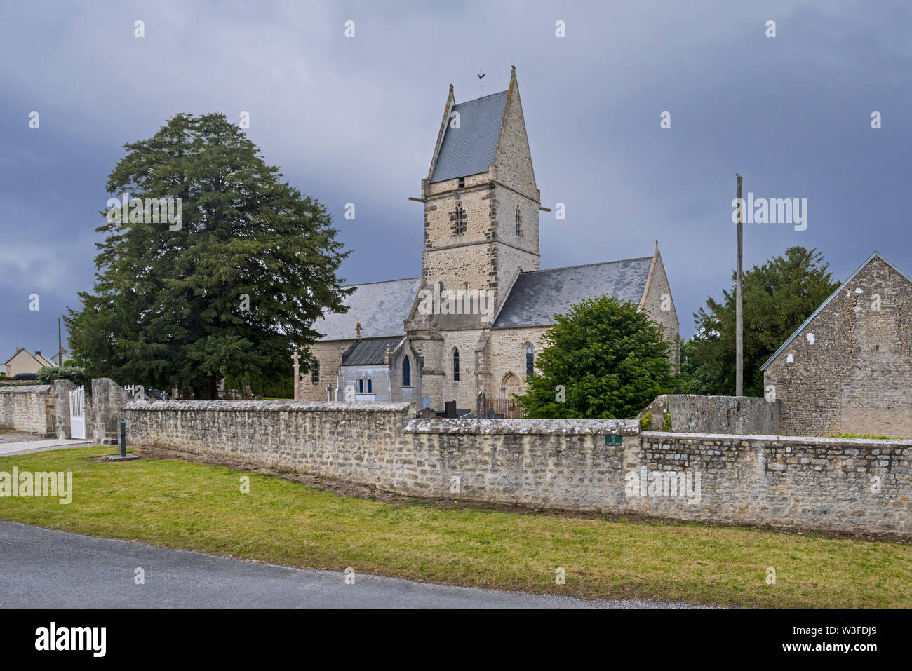 Church église Saint-Côme-et-Saint-Damien, used by two US Army Medics as a first-aid post during WW2 at Angoville-au-Plain, Manche, Normandy, France Stock Photo