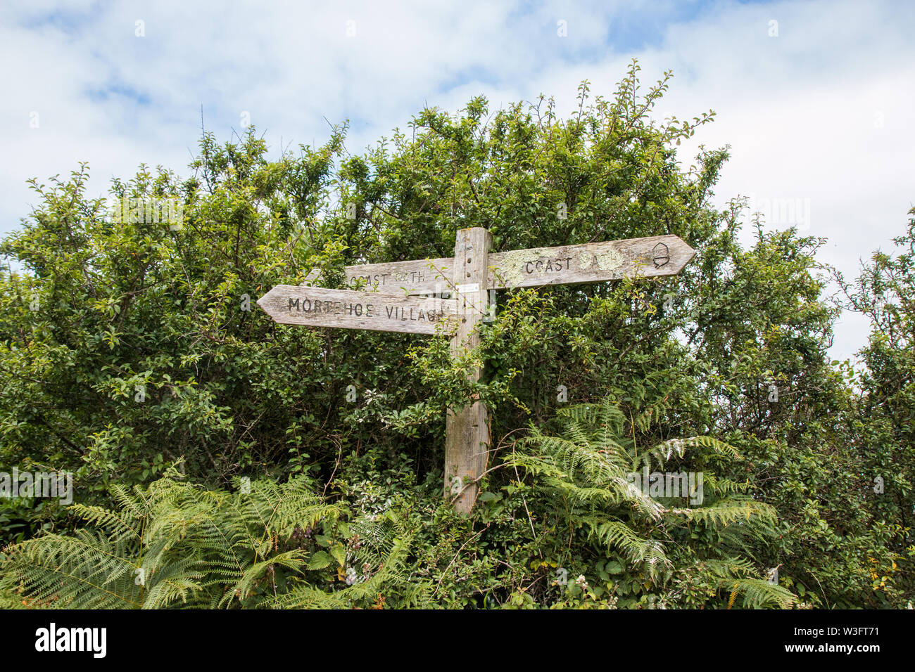 signposts coastal path North Devon Stock Photo - Alamy