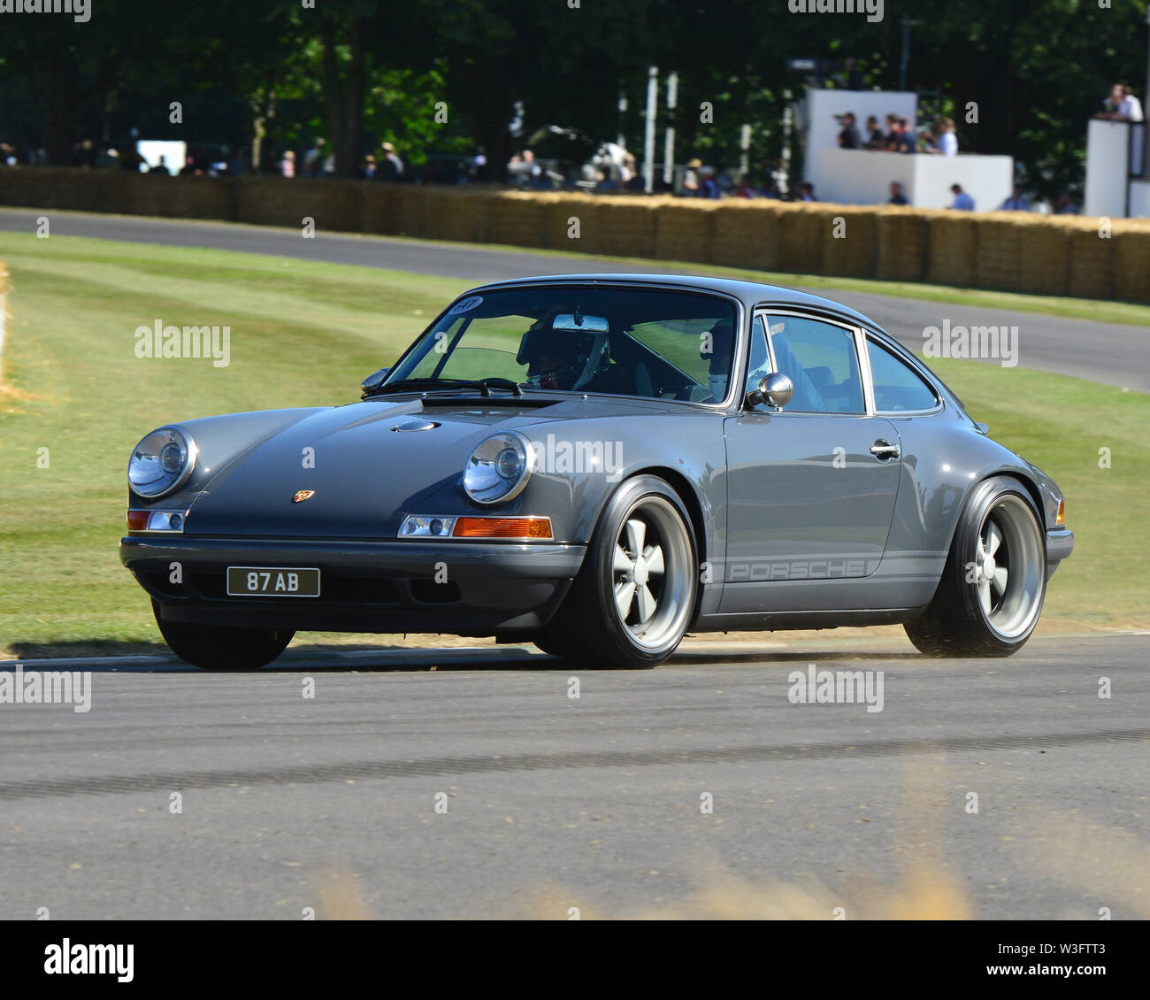 Porsche 911 reimagined by Singer DLS, Goodwood Festival of Speed, 2019,  Festival of Speed, Speed Kings, Motorsport's Record Breakers, July 2019,  Moto Stock Photo - Alamy