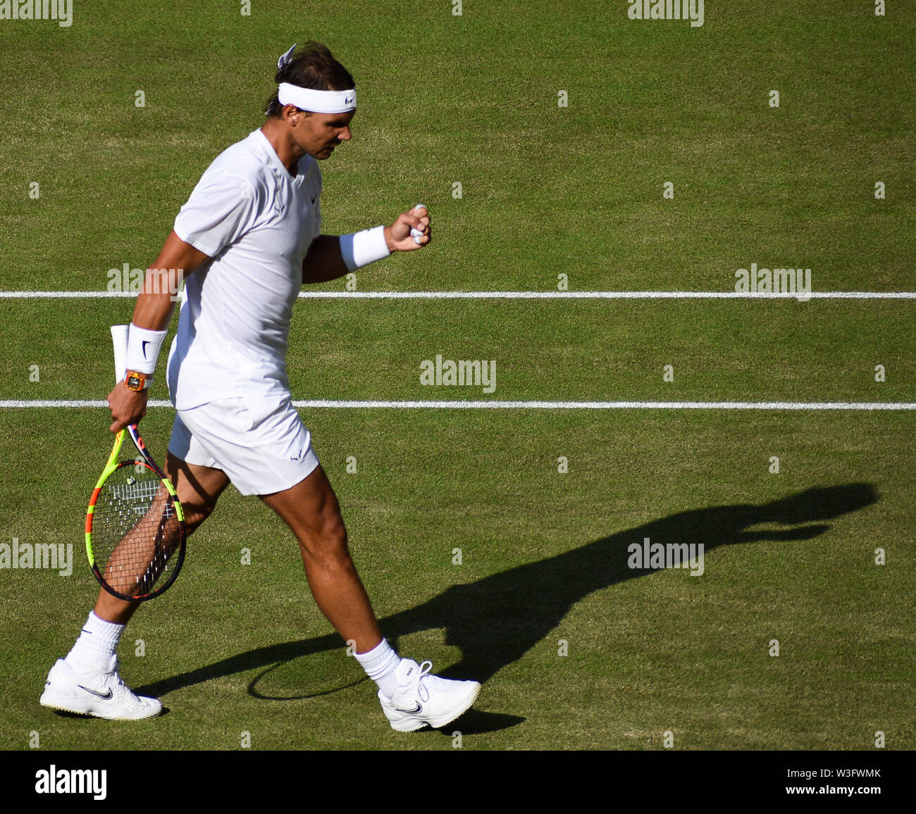 Roger federer celebrates against rafael nadal hires stock photography