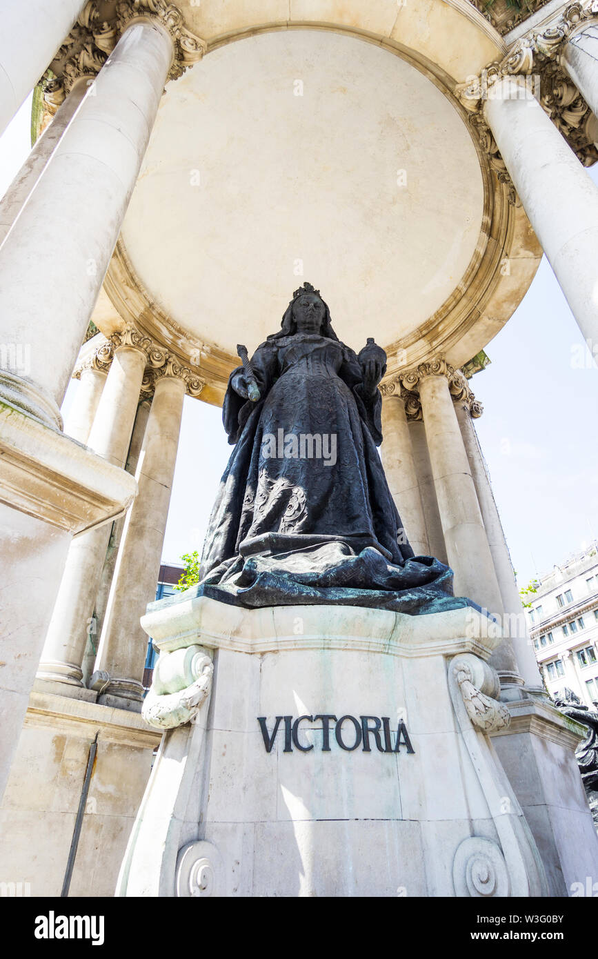 Queen Victoria Memorial in Liverpool, England Stock Photo Alamy