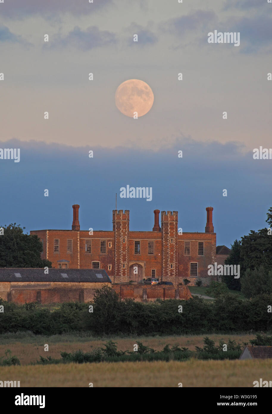 Eastchurch, Kent, UK. 15th July, 2019. UK Weather the full Buck moon