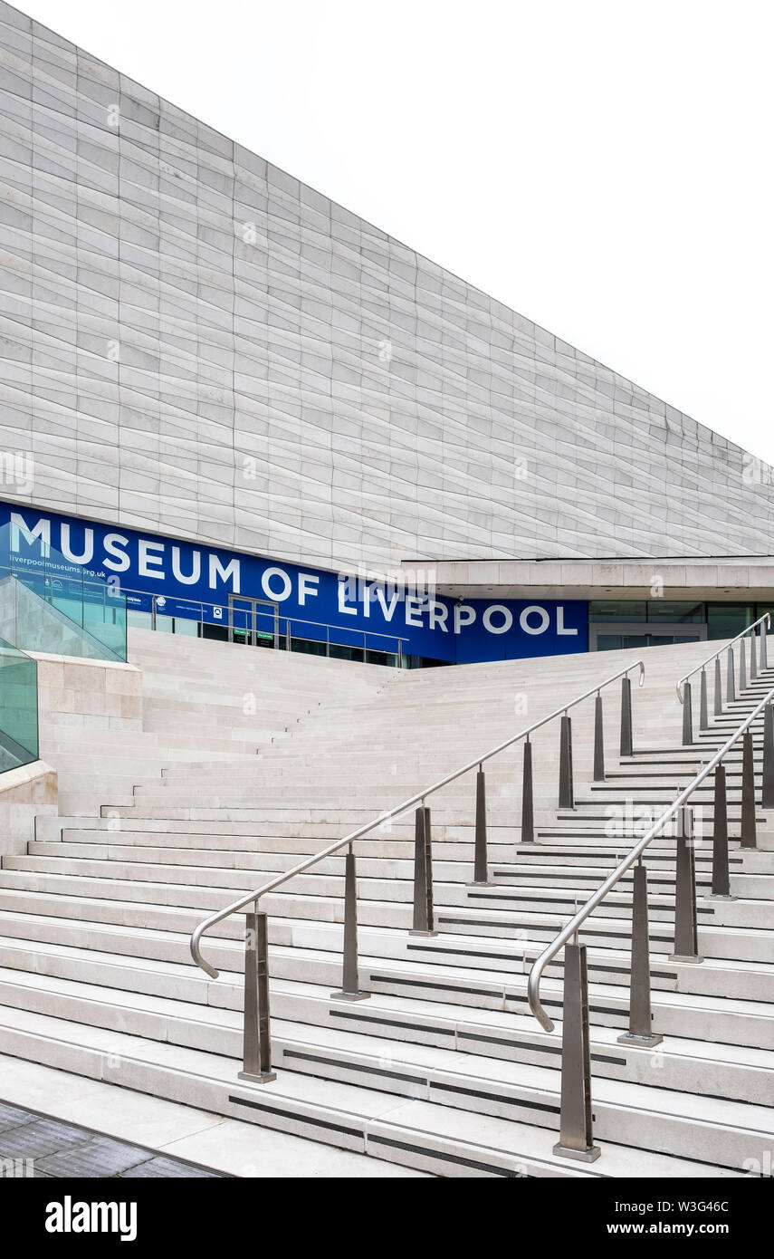 Museum of Liverpool, Pier Head, Liverpool, UK. Designed by architects 3XN and engineers Buro Happold, and built by Galliford Try at a cost of £72m in Stock Photo