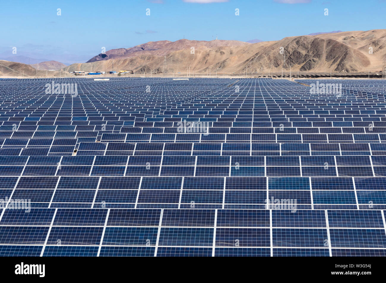 Solar panels in atacama desert hi-res stock photography and images - Alamy