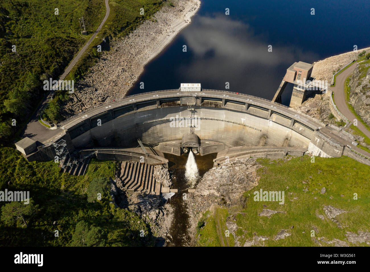 Double curvature arch dam hi-res stock photography and images - Alamy