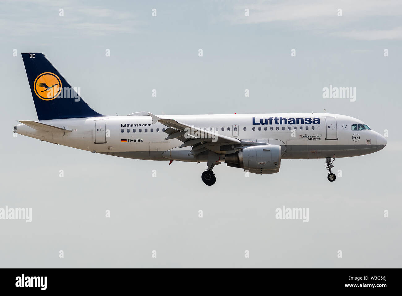 D-AIBE, July 11, 2019, Airbus A319-112-4511 landing on the Paris Roissy Charles de Gaulle tracks at the end of Lufthansa LH2230 flight from Munich Stock Photo