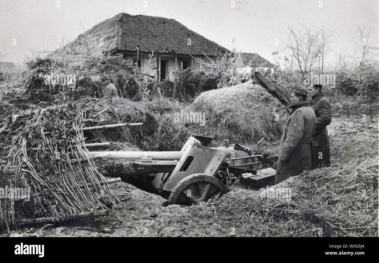 Waffen SS Men in a camouflaged Anti Tank position on the Russian Front 1942 Stock Photo