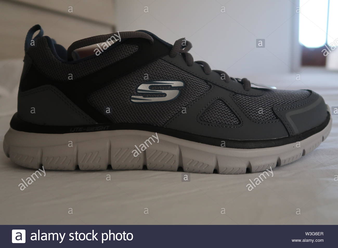 sketchers sport trainers