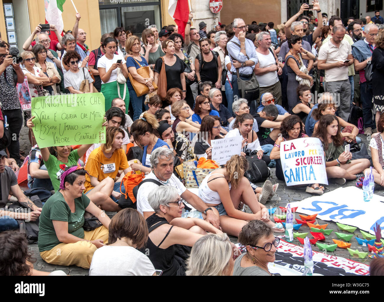 Rome, Italy. 15th July, 2019. Sit-in in front of the Chamber of Deputies (Montecitorio) against the Security Bis Decree organized by the Network Restiamo Umani. This morning a disproportionate number of police forces evacuated a former occupied school in the Primavalle district where about 300 people lived, including many children and former occupants, and the realities that had opposed the eviction this morning returned to Montecitorio in the afternoon. The parliamentarians Nicola Fratoianni and Riccardo Magi are also in the streets. Credit: Patrizia Cortellessa/Pacific Press/Alamy Live News Stock Photo