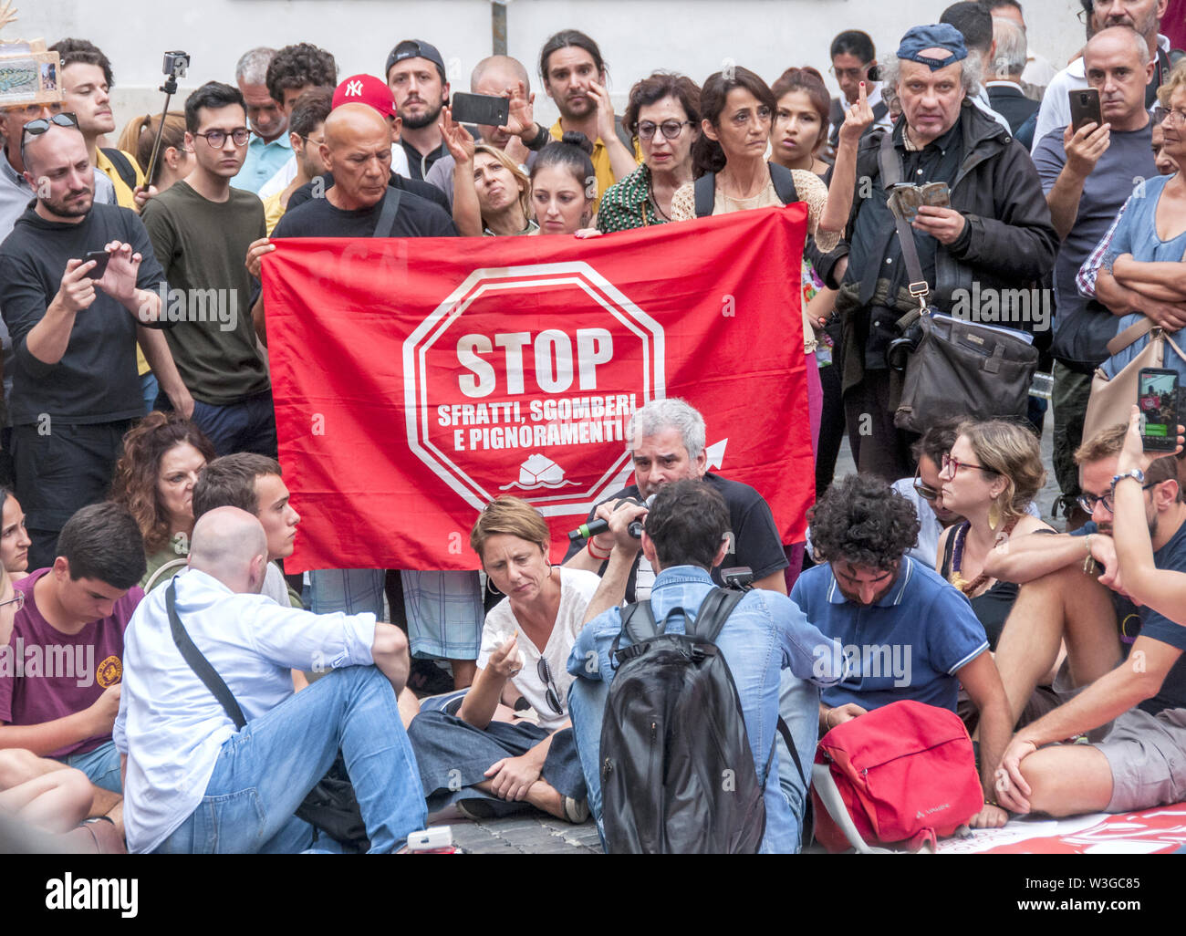 Rome, Italy. 15th July, 2019. Sit-in in front of the Chamber of Deputies (Montecitorio) against the Security Bis Decree organized by the Network Restiamo Umani. This morning a disproportionate number of police forces evacuated a former occupied school in the Primavalle district where about 300 people lived, including many children and former occupants, and the realities that had opposed the eviction this morning returned to Montecitorio in the afternoon. The parliamentarians Nicola Fratoianni and Riccardo Magi are also in the streets. Credit: Patrizia Cortellessa/Pacific Press/Alamy Live News Stock Photo