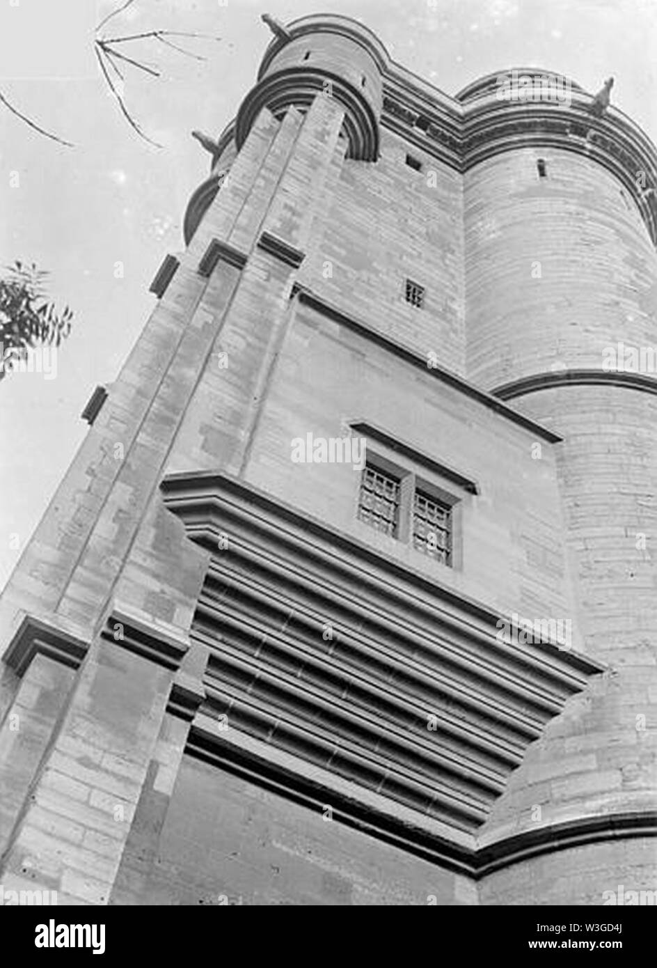 Chateau Donjon Facade En Contre Plongee Vincennes Mediatheque De L Architecture Et Du Patrimoine Apmh Stock Photo Alamy Chateau Donjon Facade En Contre Plongee Vincennes Mediatheque De L Architecture Et Du Patrimoine Apmh Stock Photo Alamy