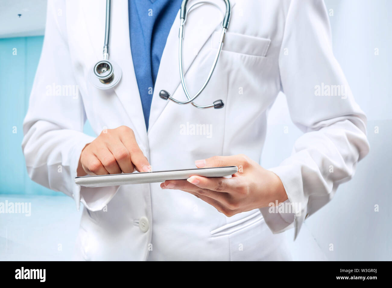 Doctor using stethoscope on woman hi-res stock photography and images ...