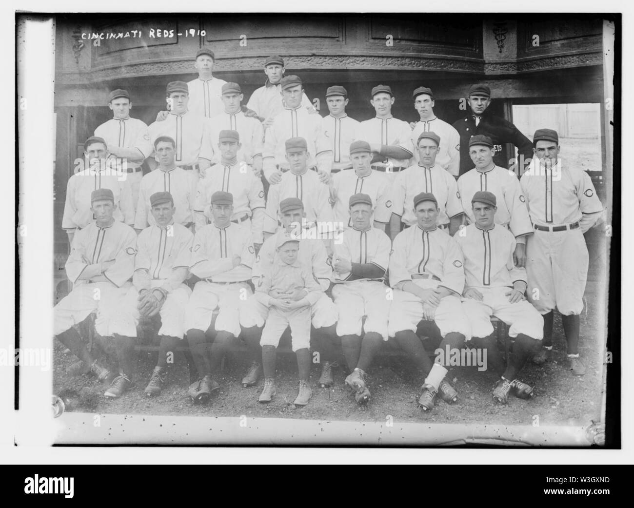 Cincinnati Reds (NL) Ball Team posing in group Stock Photo Alamy