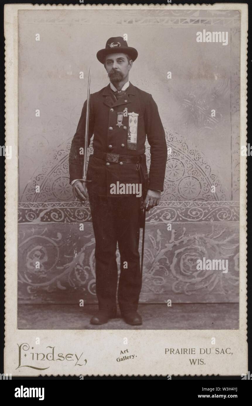 Civil War veteran U.D. Wood of G.A.R. L.T. Park Post no. 184, Black Earth, Wisconsin in uniform with sword) - Stock Photo