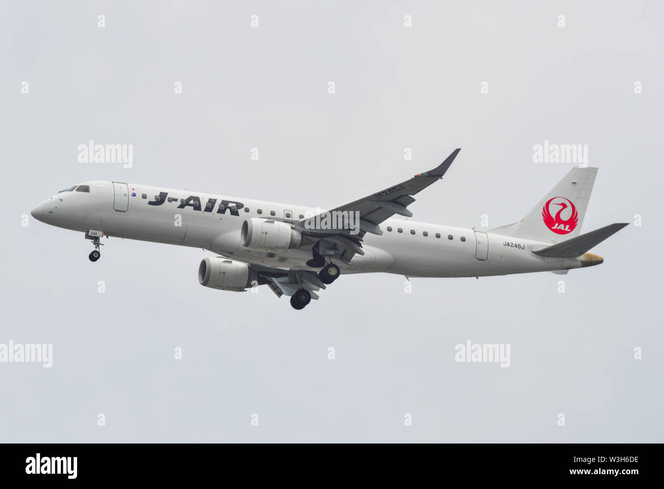 J-Air ERJ-190STD JA220J
