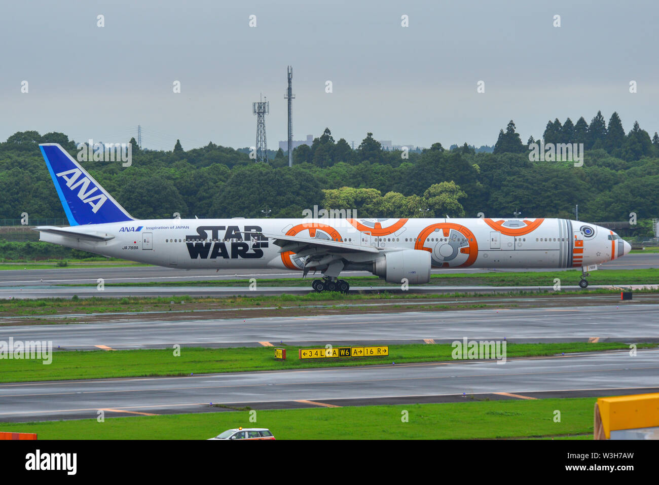 ANA 777-300ER スターウォーズ JA789A BB8 av 400 ANA 
