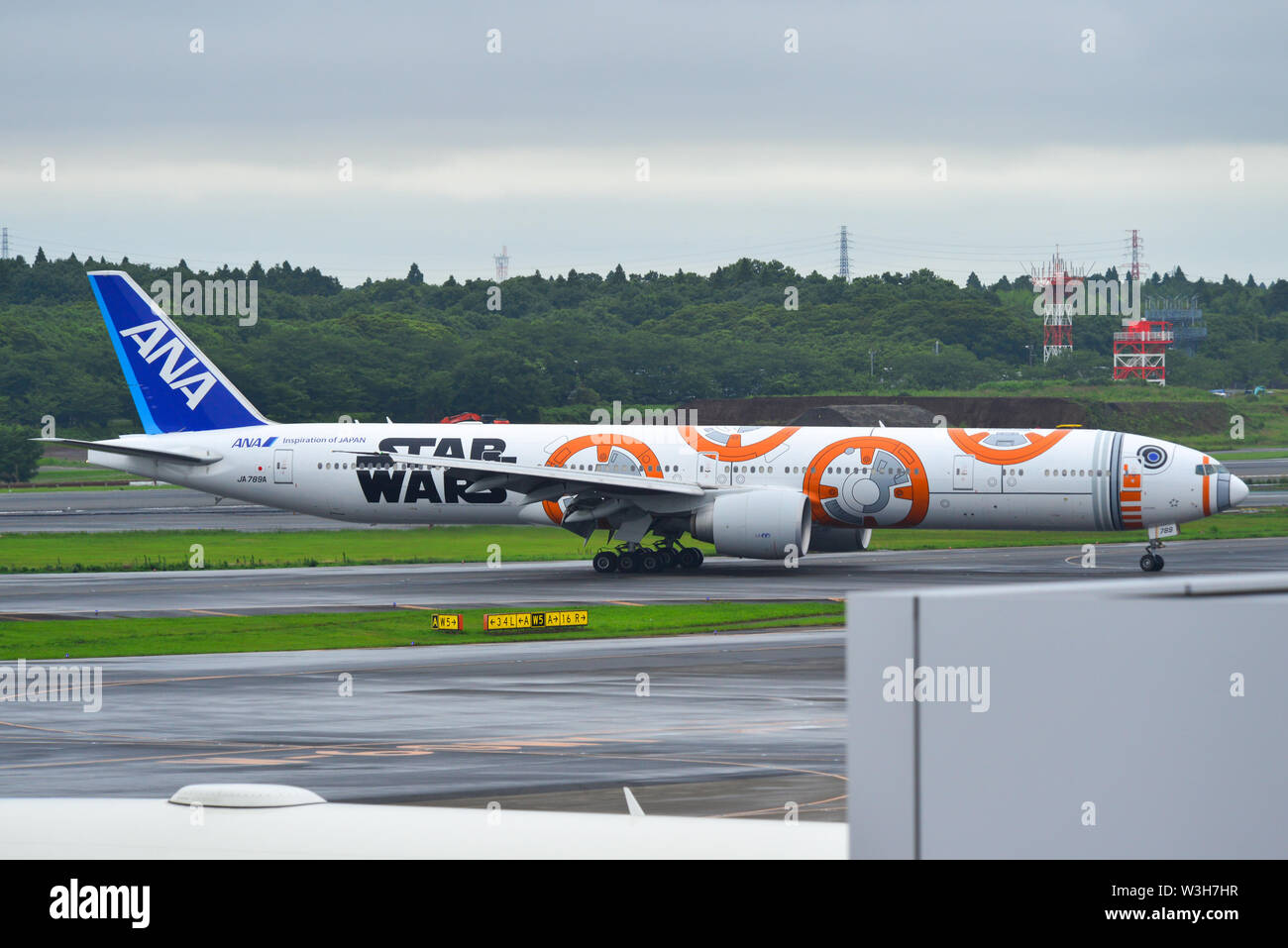 ANA 777-300ER スターウォーズ JA789A BB8 av 400 Tokyo, Japan - Jul 4, 2019. JA789A ANA All Nippon Airways Boeing