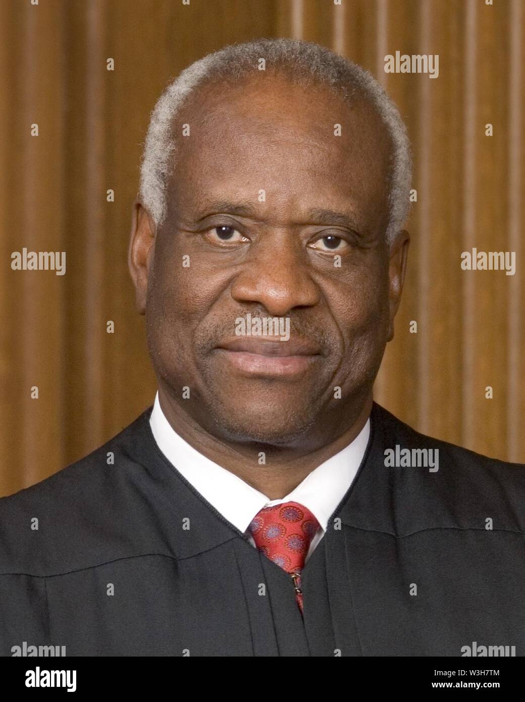 Clarence Thomas, official SCOTUS portrait, crop Stock Photo - Alamy
