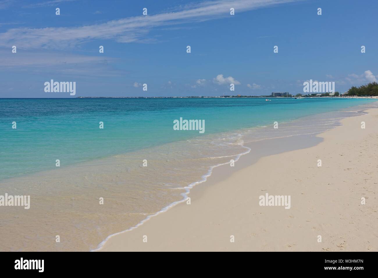 View of the Seven Mile Beach in Grand Cayman Stock Photo - Alamy