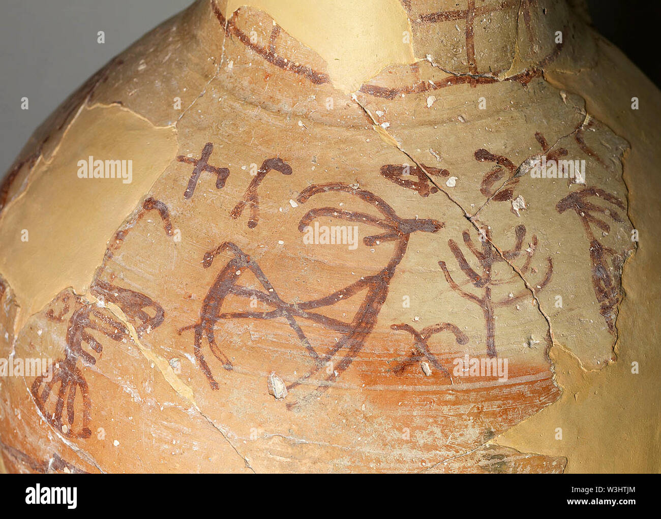 269.STORAGE JAR WITH DRAWINGS OF ANIMALS INSCRIBED IN  PROTO-CNAANITE SCRIPT READING: 'MATAN SHAI...' 13TH. C. BC. FOUND IN LACHISH Stock Photo