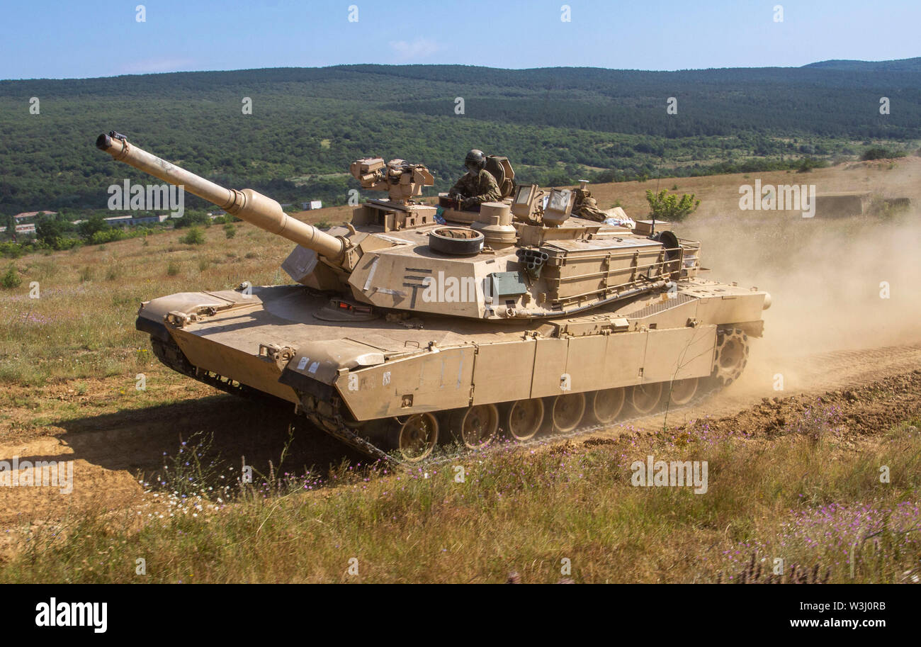 Сколько стоит американский танк абрамс. M1a2 Abrams. Абрамс м1а2. Танк м1 Абрамс. Танк m1 Abrams.