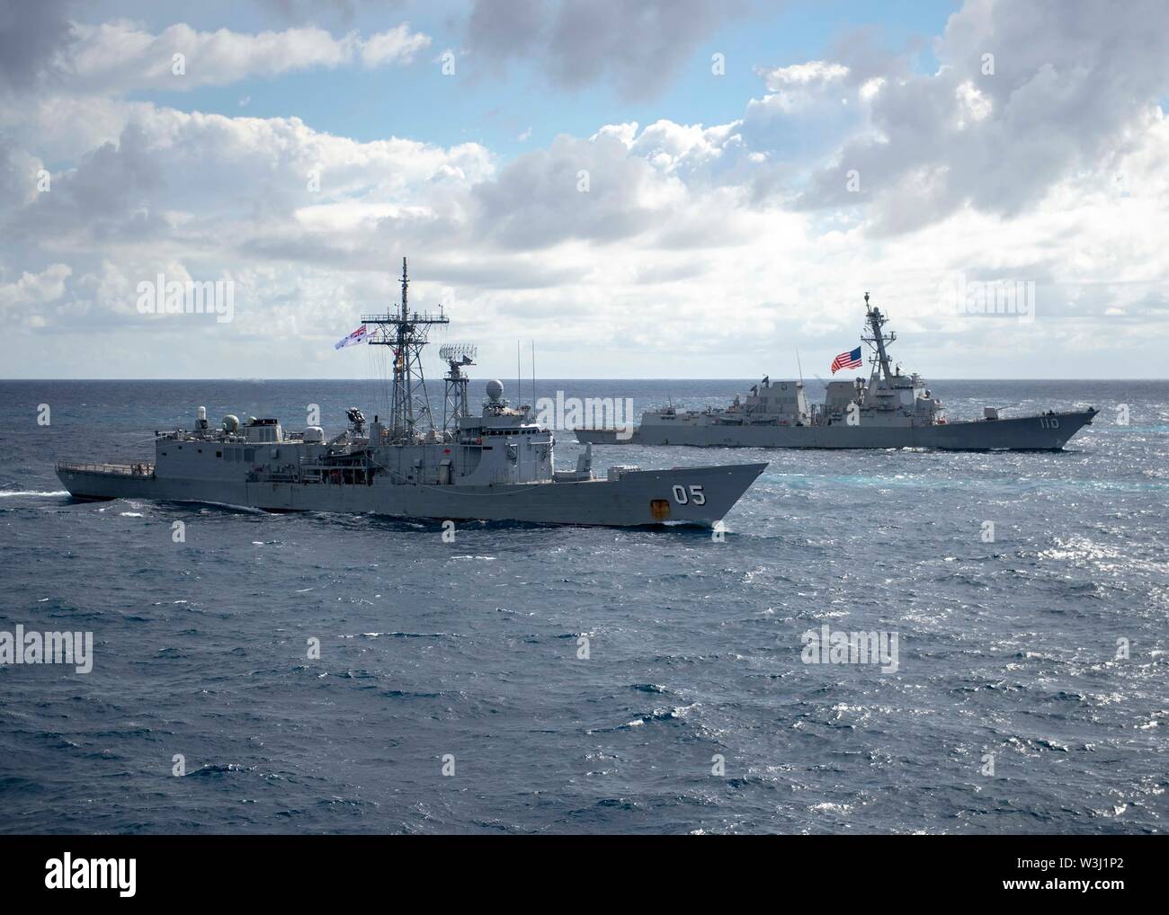 190711-N-WK982-3065 CORAL SEA (July 11, 2019) The Royal Australian Navy Adelaide-class guided-missile frigate HMAS Melbourne (FFG 05), left, and the Arleigh Burke-class guided-missile destroyer USS William P. Lawrence (DDG 110) maneuver into formation during Talisman Sabre 2019. Talisman Sabre 2019 illustrates the closeness of the Australian and U.S. alliance and the strength of the military-to-military relationship. This is the eighth iteration of this exercise. (U.S. Navy photo by Mass Communication Specialist 2nd Class John Harris/Released) Stock Photo