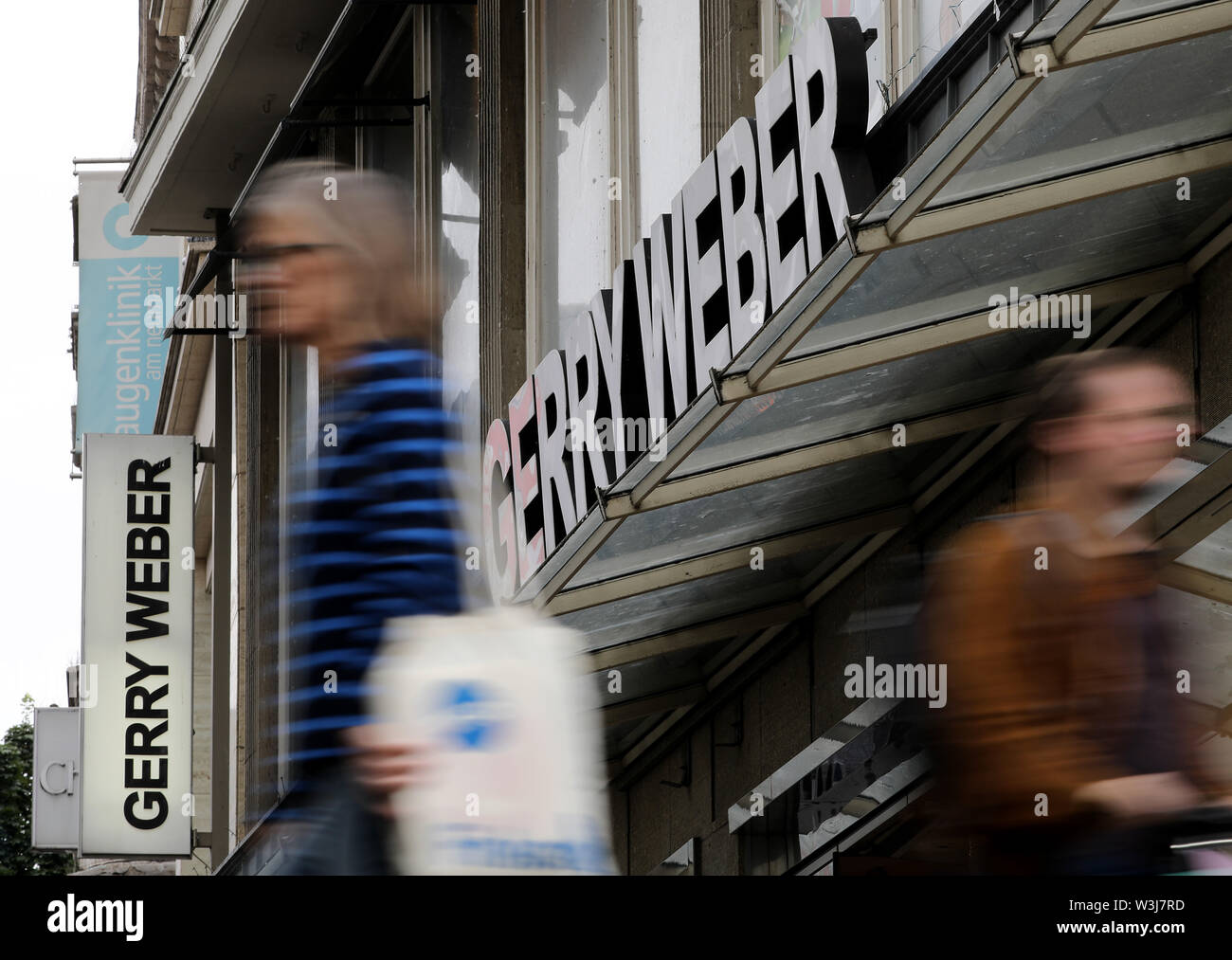 16 July 19 North Rhine Westphalia Cologne Passers By Pass By A Branch Of The Fashion Manufacturer Gerry Weber The Battered Fashion Manufacturer Gerry Weber Receives A Financial Injection Of Up To 49 2 Million
