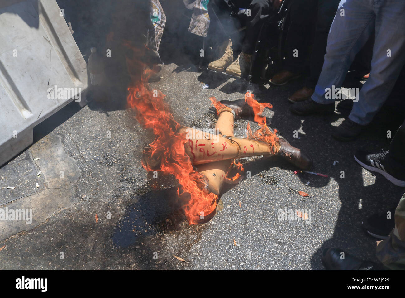 Beirut, Lebanon. 16th July, 2019. Retired soldiers of the Lebanese army set fire to a veteran's prosthetic legs as they protest against cuts in state pensions and over austerity budget measures being debated by in Parliament as planned cuts have unleashed a wave of public discontent, which have targeted pensions, wages, services and social benefits. Credit: amer ghazzal/Alamy Live News Stock Photo