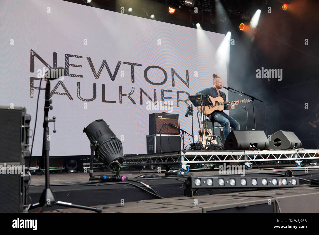 Newton Faulkner opens up on the main stage for Day 2 of the OnBlackheath Music Festival 2019 Stock Photo
