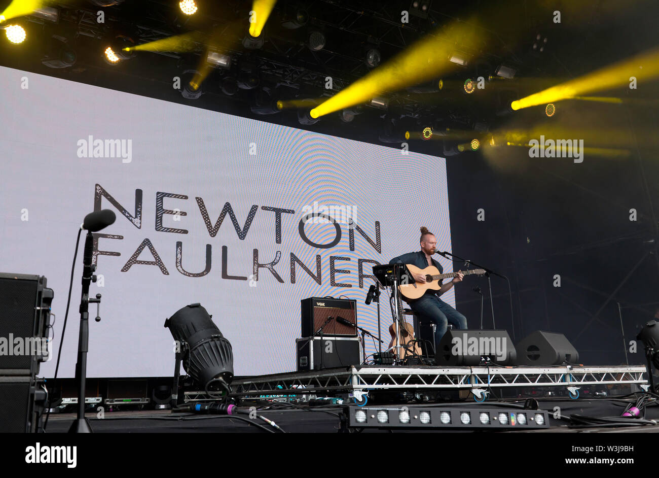 Newton Faulkner opens up on the main stage for Day 2 of the OnBlackheath Music Festival 2019 Stock Photo