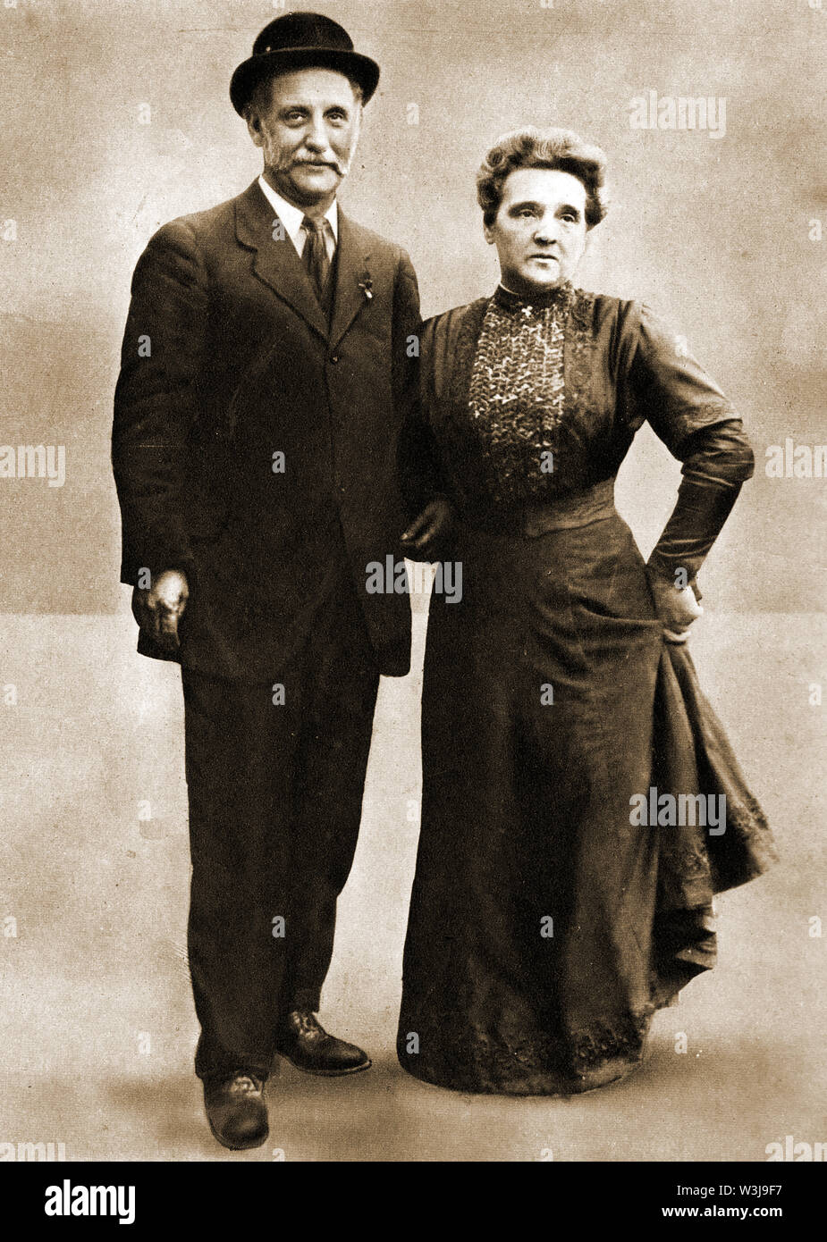 1935 photograph of The Right Honourable George Lansbury MP  (1859-1940) and his wife Elizabeth 'Bessie' Brine.. Lansbury was both Leader of the Opposition & Leader of the Labour Party and the party Chairman as well as being First Commissioner of Works - Member of Parliament for Bow and Bromley and former Liberal member. Stock Photo