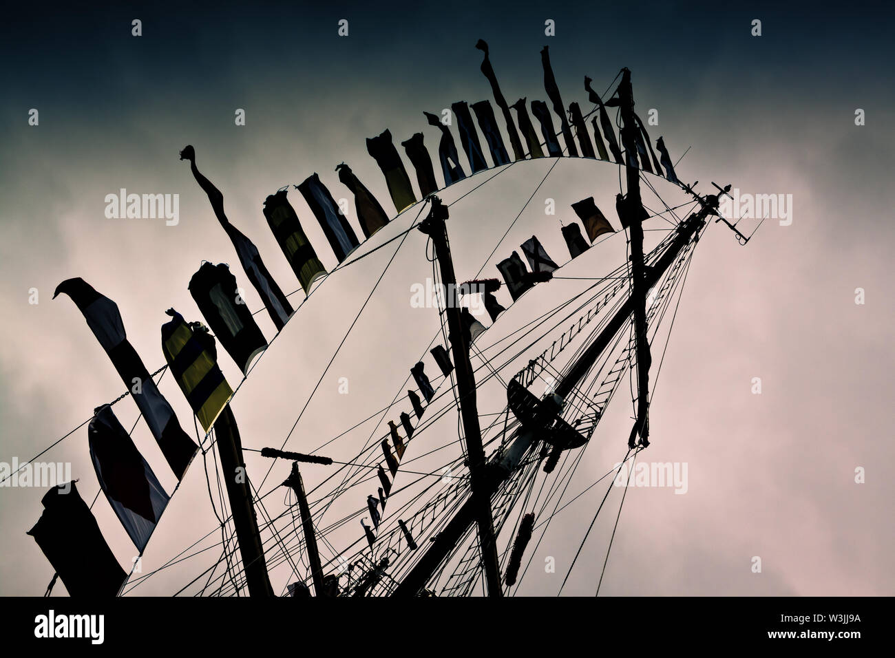 Tall ship flags hi-res stock photography and images - Alamy