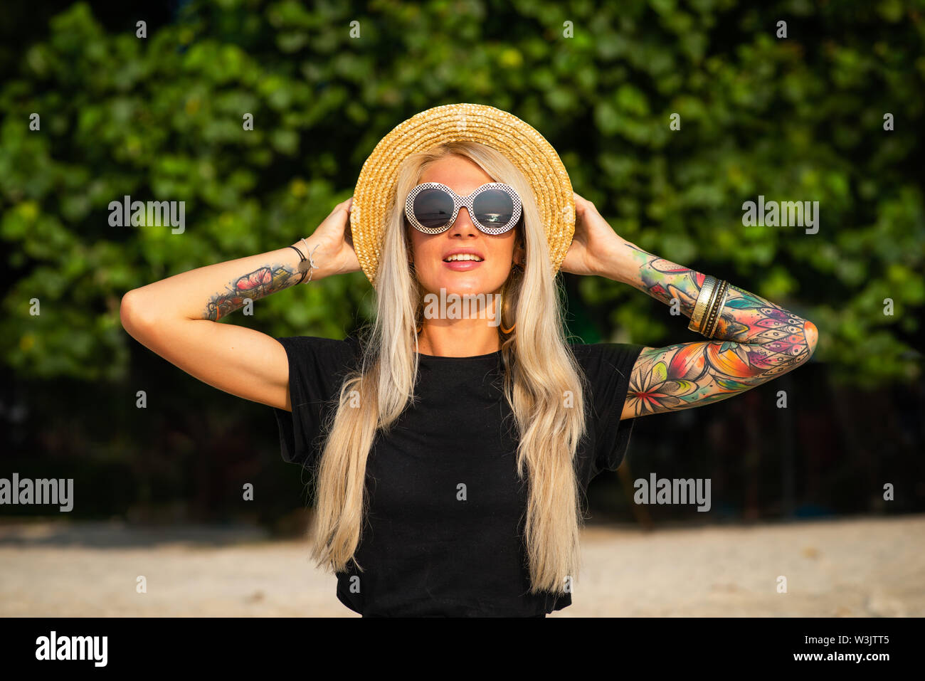 Beautiful blonde fashion model hi-res stock photography and images - Alamy