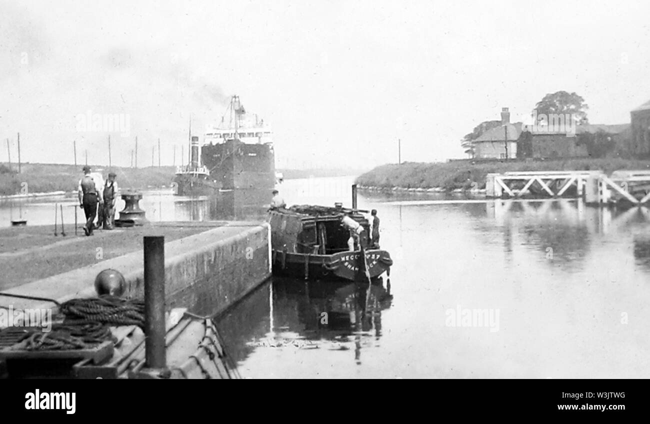Latchford Locks, Manchester Ship Canal Stock Photo Alamy