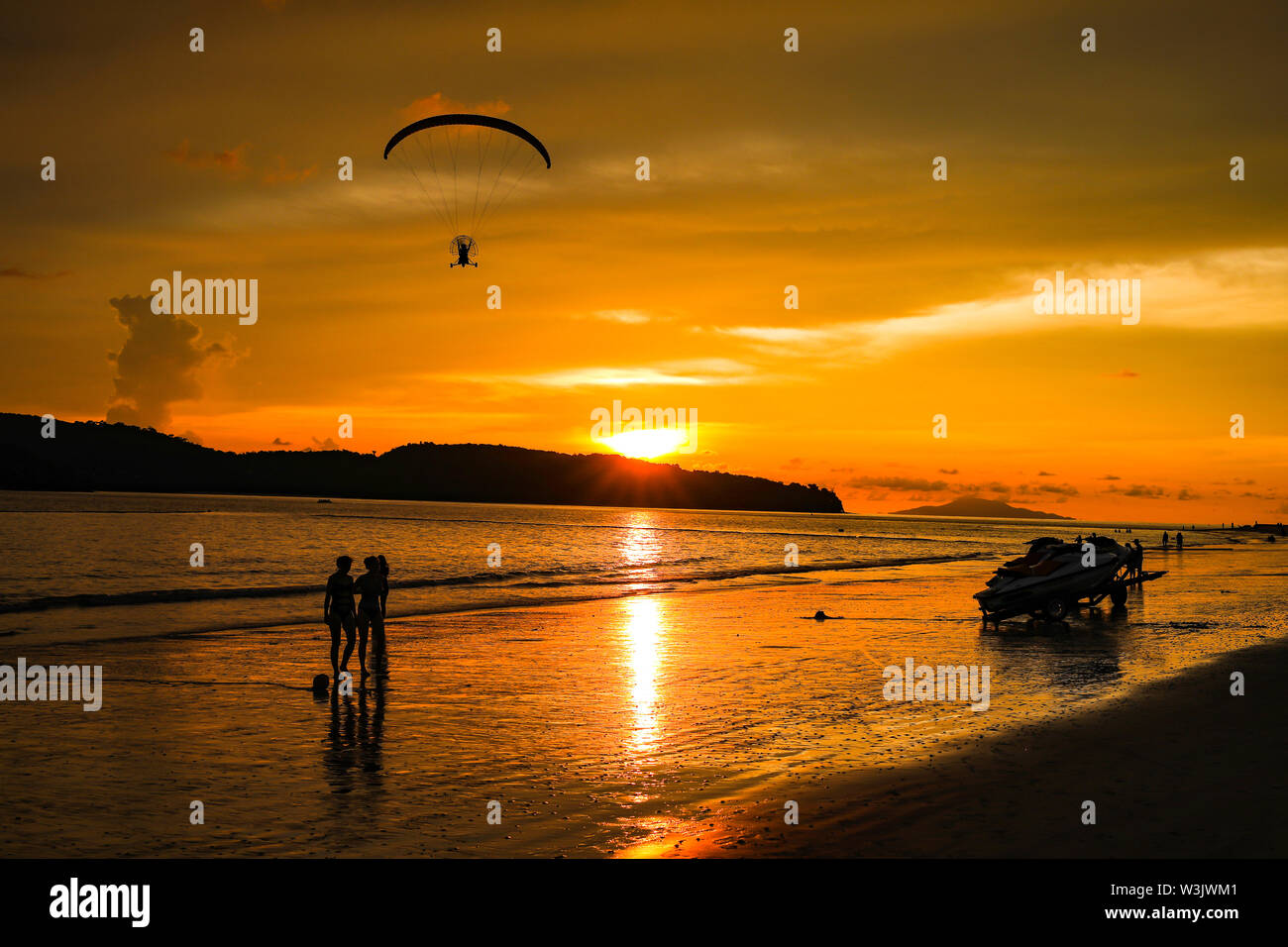 Langkawi Beach Sunset Malaysia Stock Photo Alamy langkawi-beach-sunset-malaysia-stock-photo-alamy